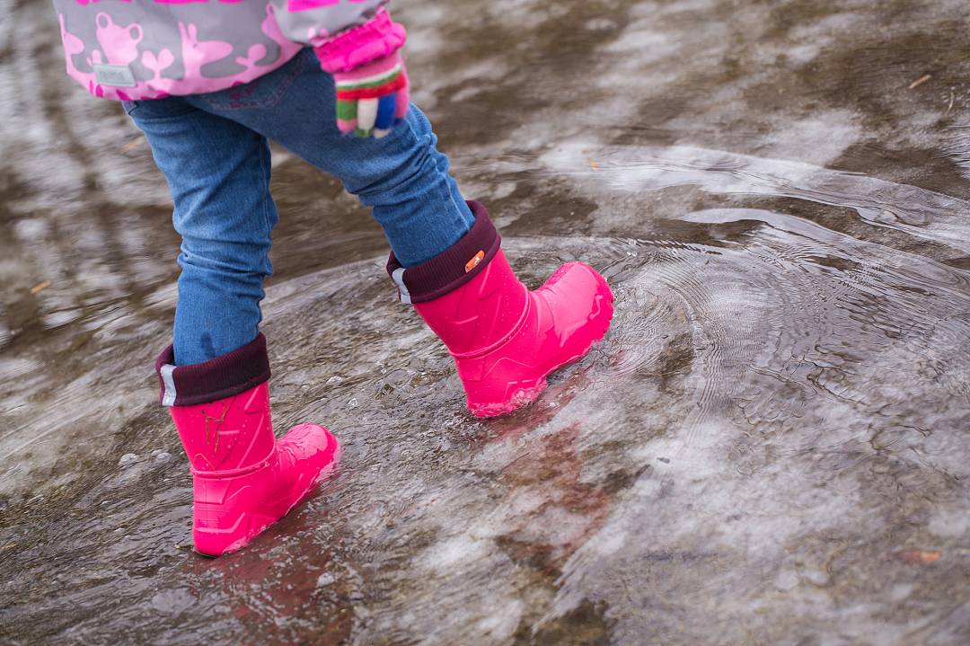 Выбираем демисезонную обувь для детей: что носить весной?