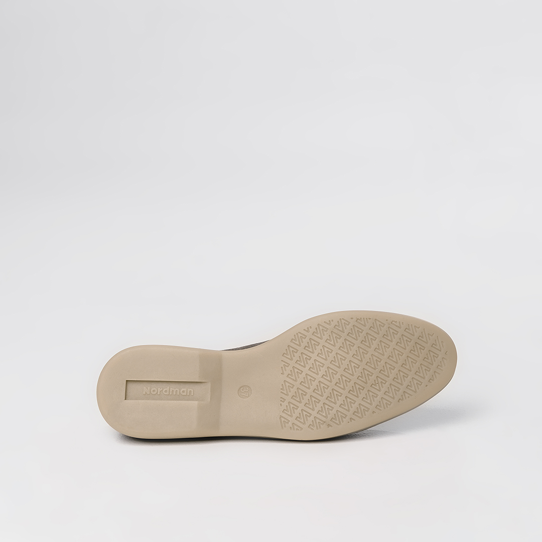 Женские лоферы цвет серый - фото 9