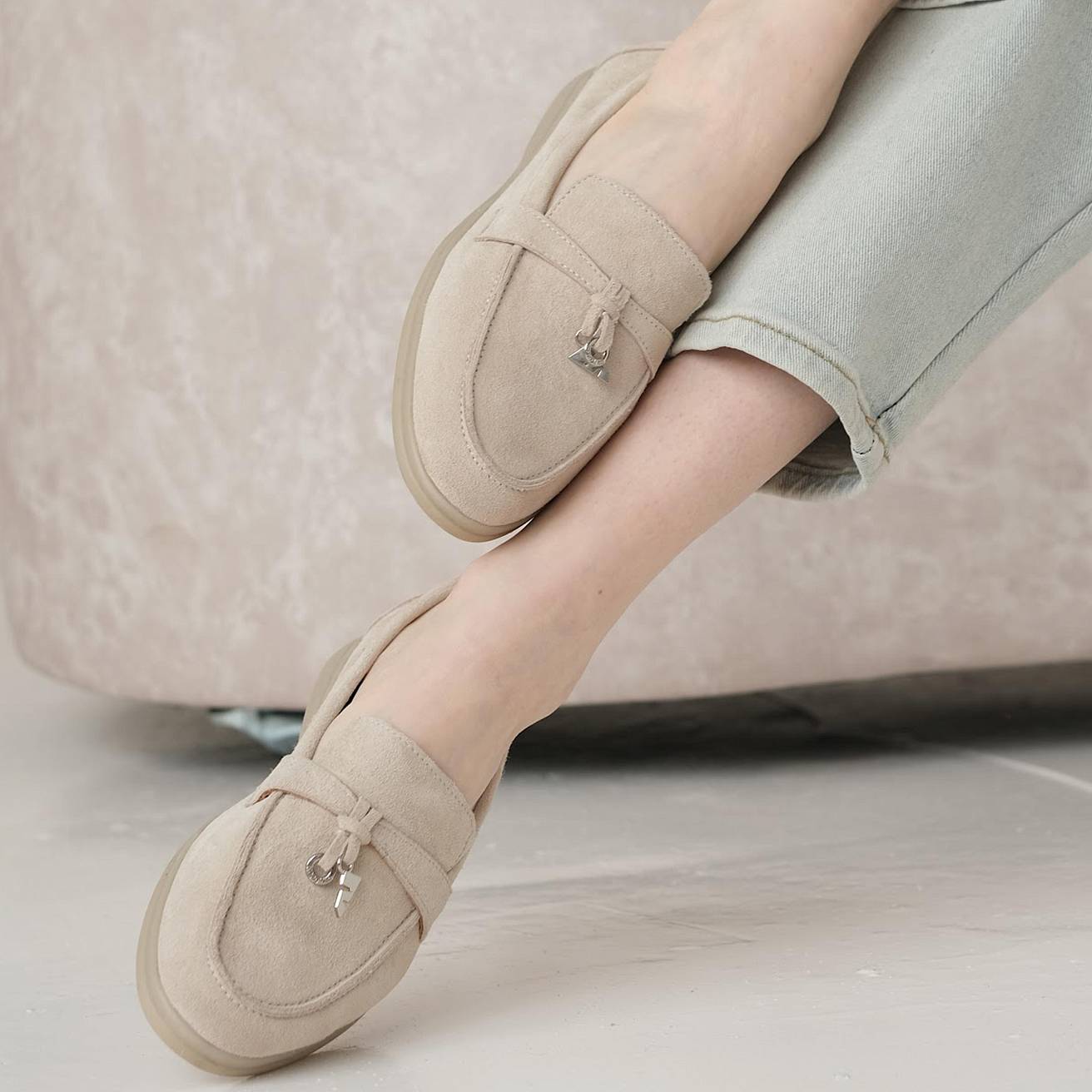 Женские лоферы цвет бежевый - фото 9