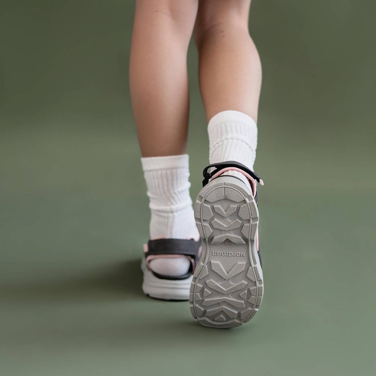 Детские летние сандалии серо-розовые - фото 3