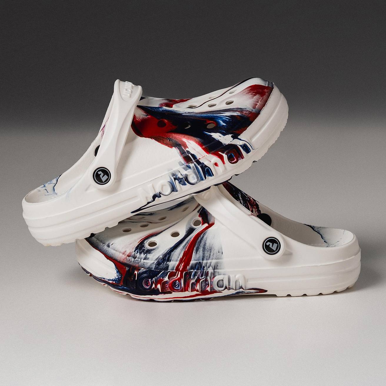 Сабо из ЭВА Nordman Shark белые с красно-синей модуляцией - фото 3