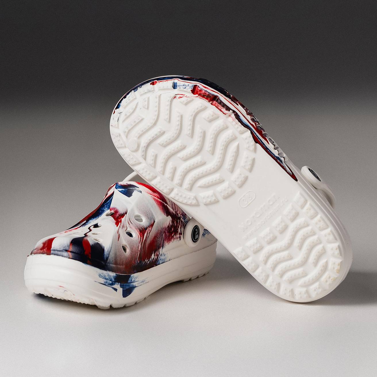 Сабо из ЭВА Nordman Shark белые с красно-синей модуляцией - фото 2