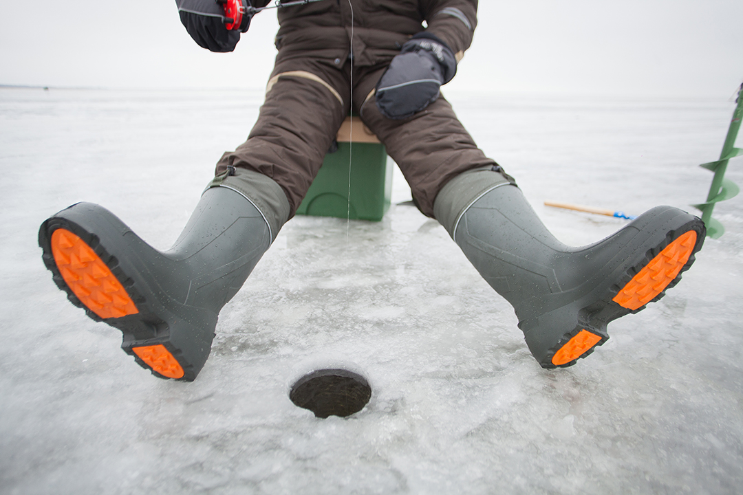 Зимняя рыбалка: как нужно одеться и что иметь в рыбацком ящике